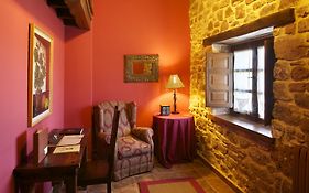 La Corte De Lugas